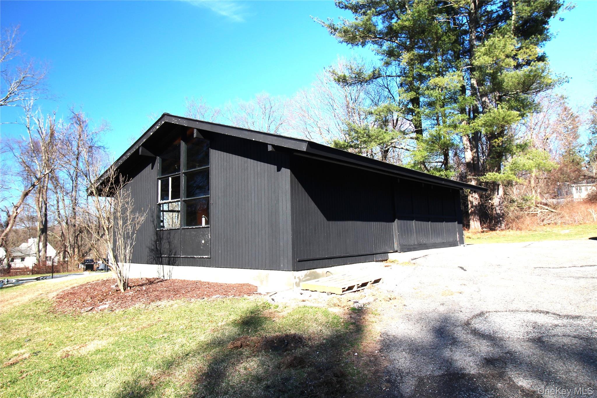 12B Flintlock Ridge Road, Katonah, NY 10536