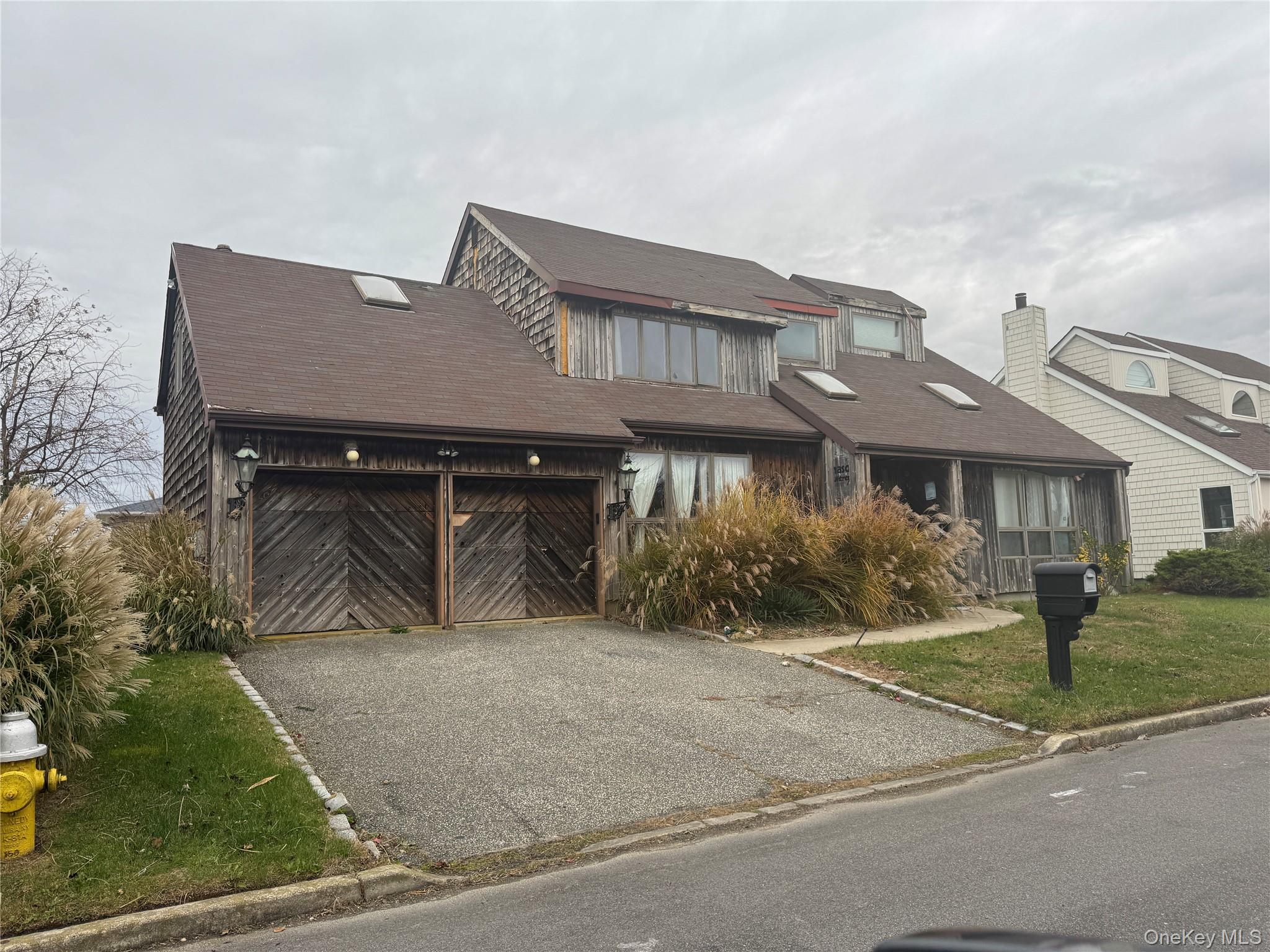 815 Anthony Drive, Lindenhurst, NY 11757