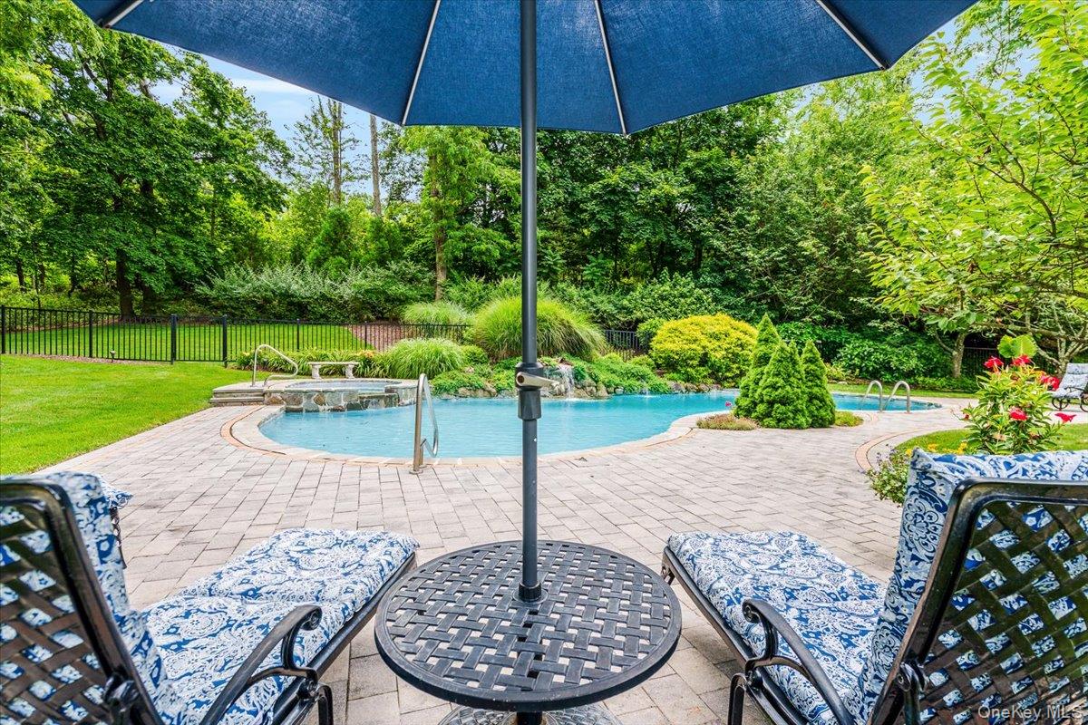 17 Plover Lane, Lloyd Harbor, NY 11743