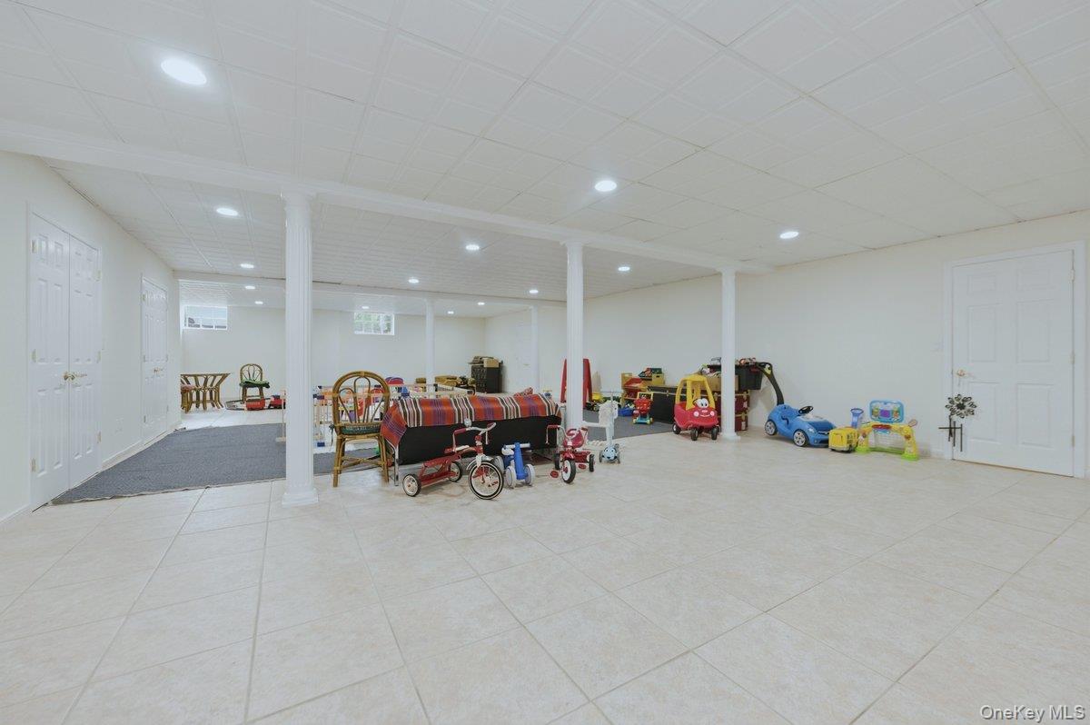 17 Plover Lane, Lloyd Harbor, NY 11743