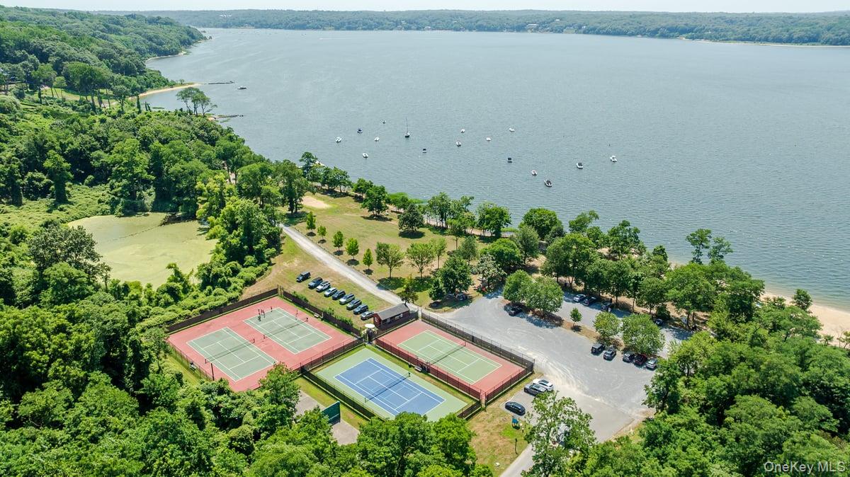 17 Plover Lane, Lloyd Harbor, NY 11743