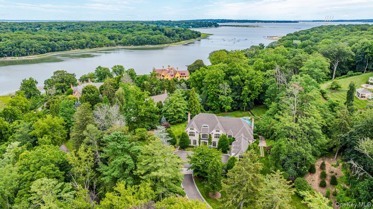 17 Plover Lane, Lloyd Harbor, NY 11743