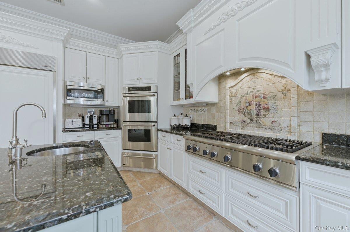 17 Plover Lane, Lloyd Harbor, NY 11743