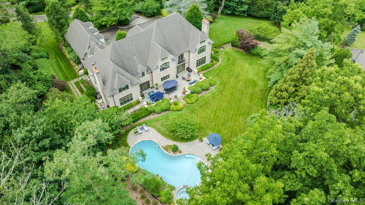 17 Plover Lane, Lloyd Harbor, NY 11743