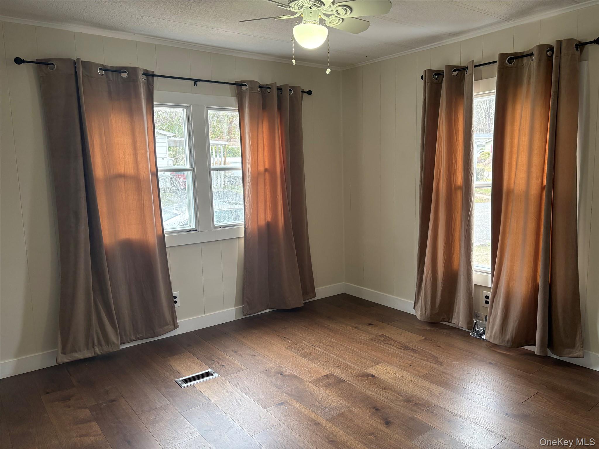 525/82 Riverleigh, Riverhead, NY 11901