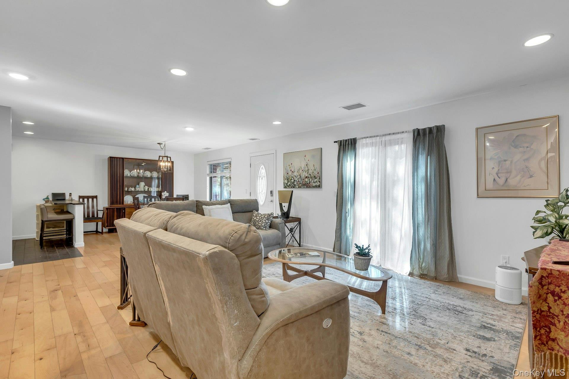 864 Skyline Drive, Coram, NY 11727