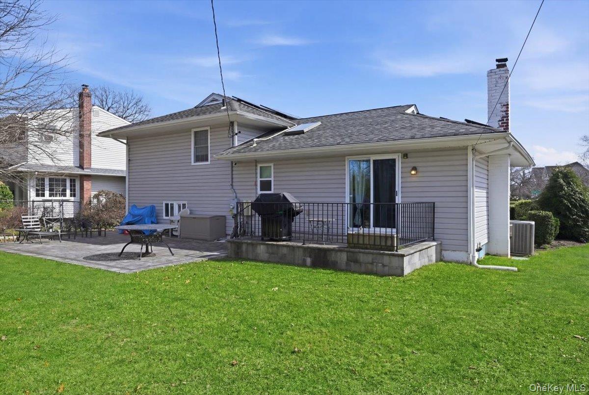 1419 Eric Lane, East Meadow, NY 11554