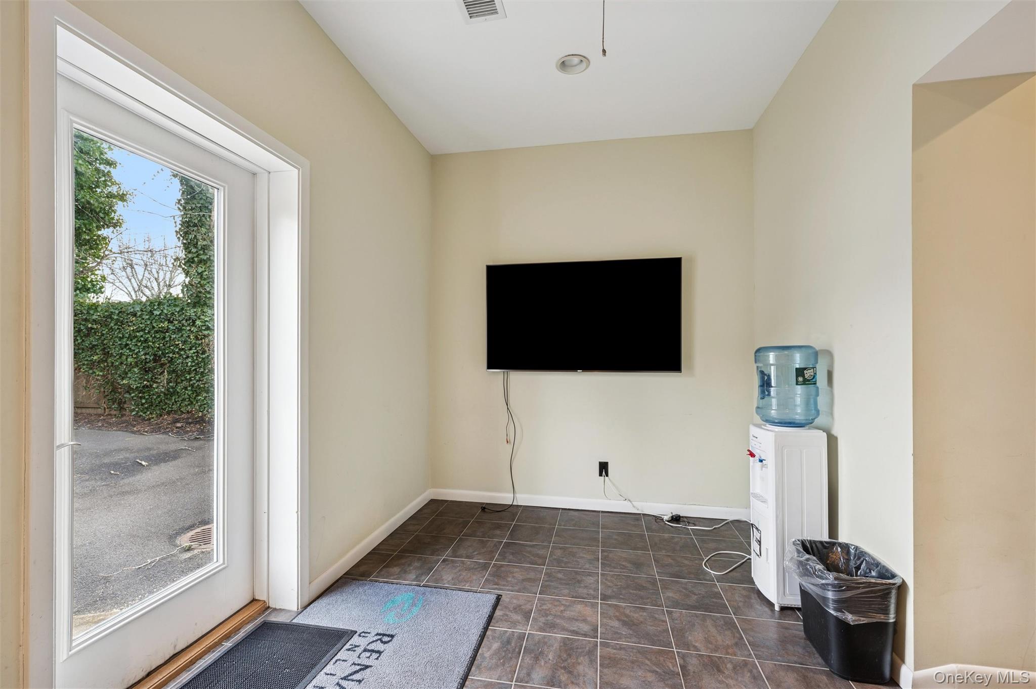 28 Cameron Street, Southampton, NY 11968