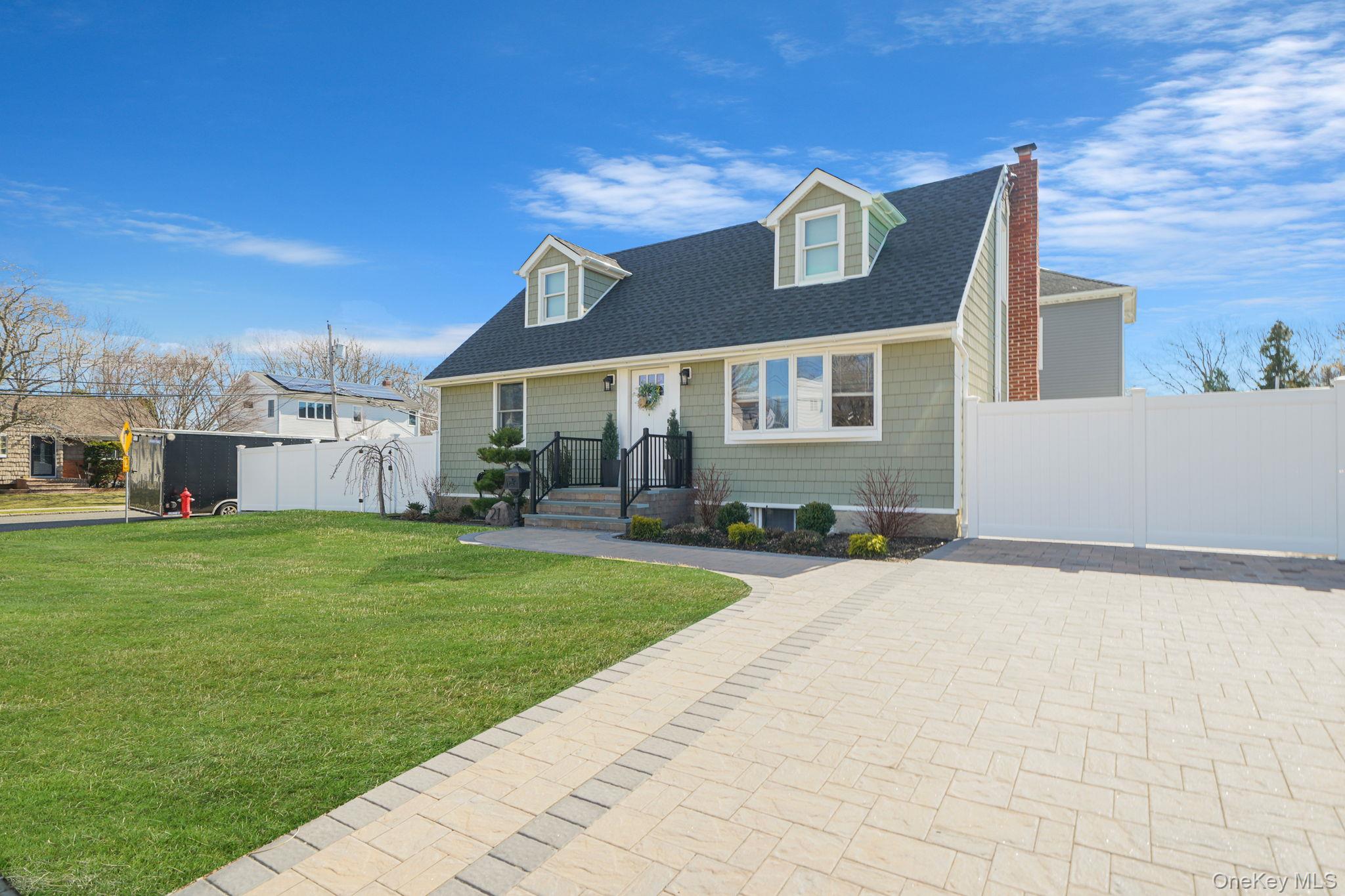 21 Adams Street N, Farmingdale, NY 11735