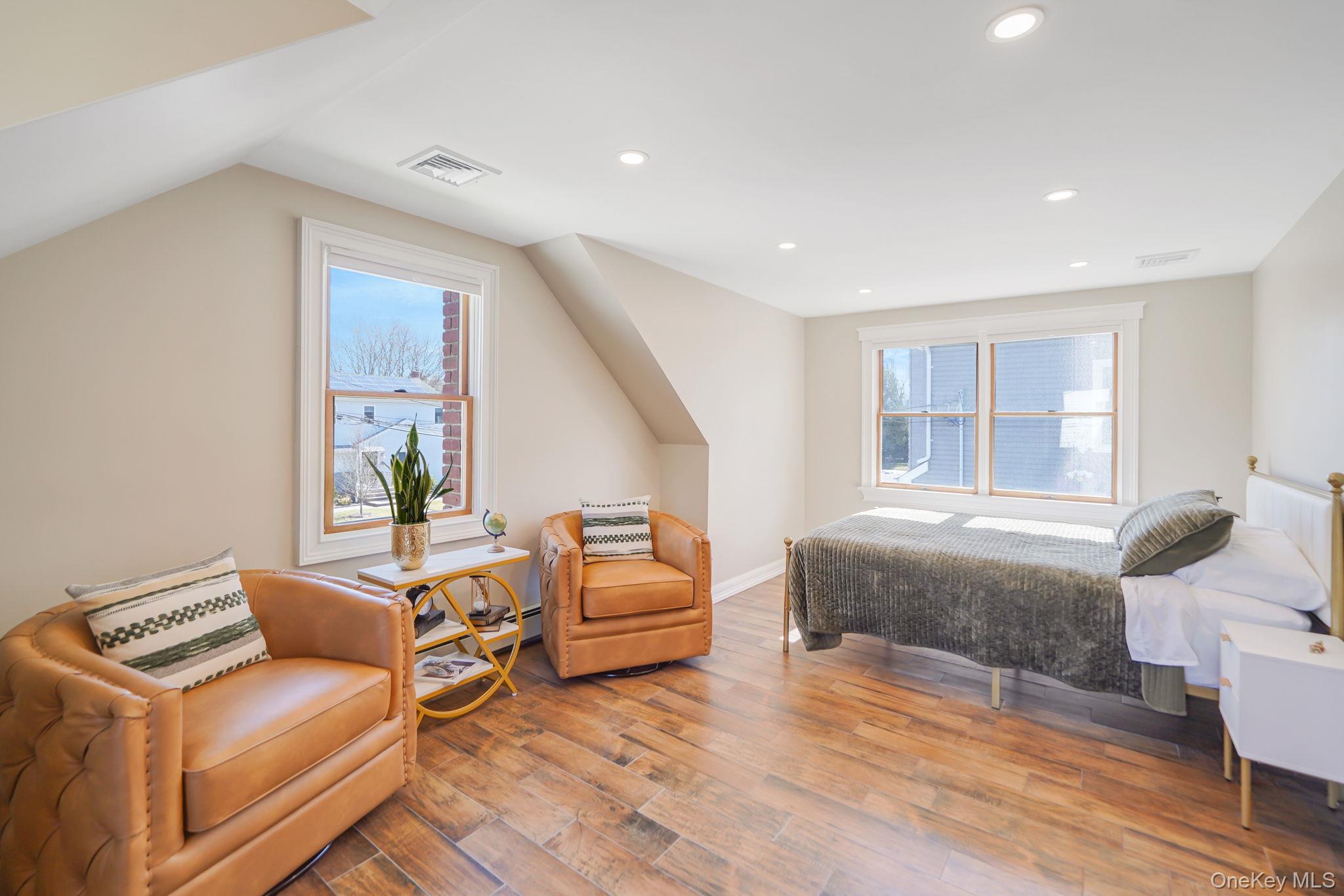 21 Adams Street N, Farmingdale, NY 11735