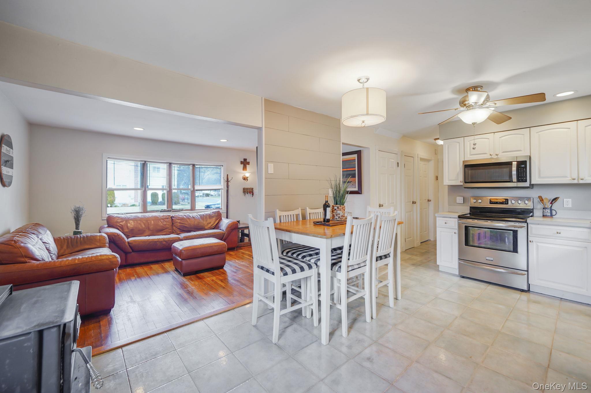 21 Adams Street N, Farmingdale, NY 11735