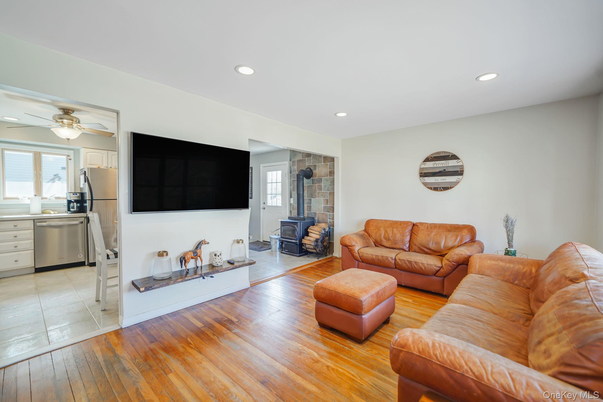 21 Adams Street N, Farmingdale, NY 11735