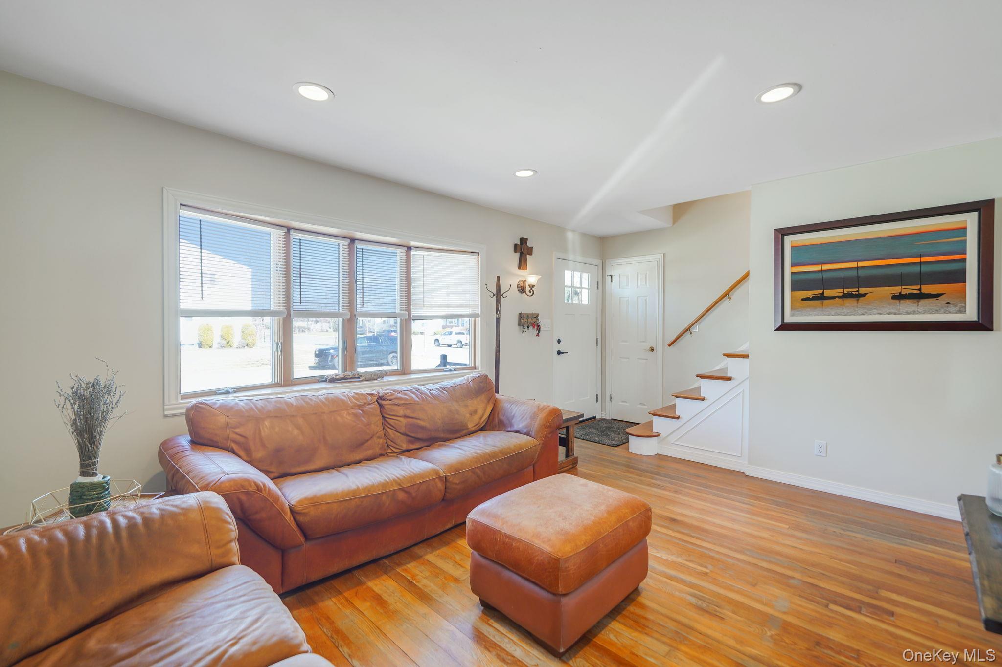 21 Adams Street N, Farmingdale, NY 11735