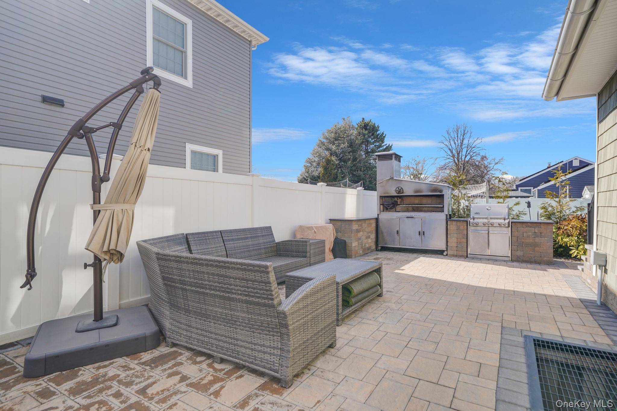 21 Adams Street N, Farmingdale, NY 11735