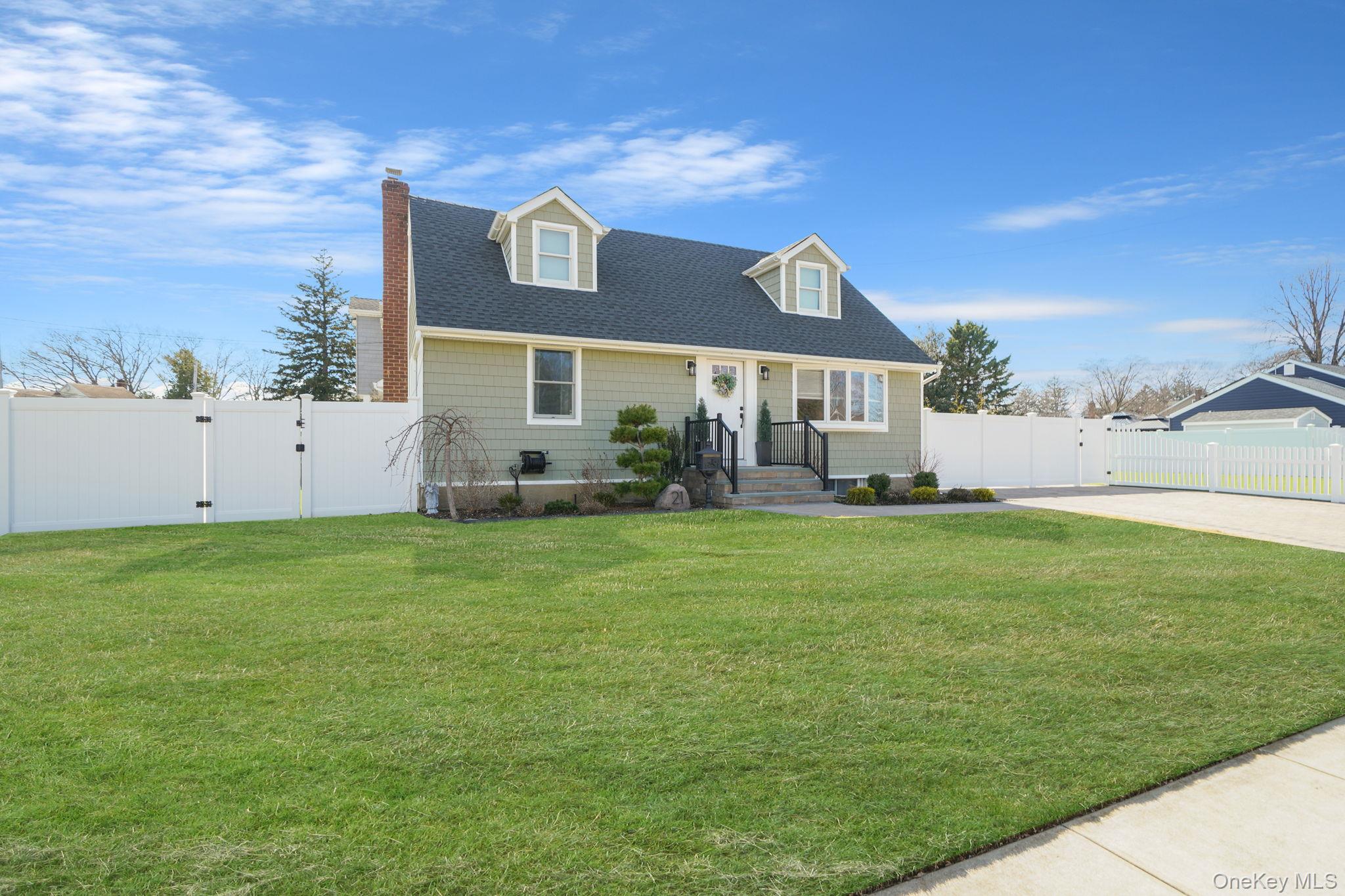 21 Adams Street N, Farmingdale, NY 11735