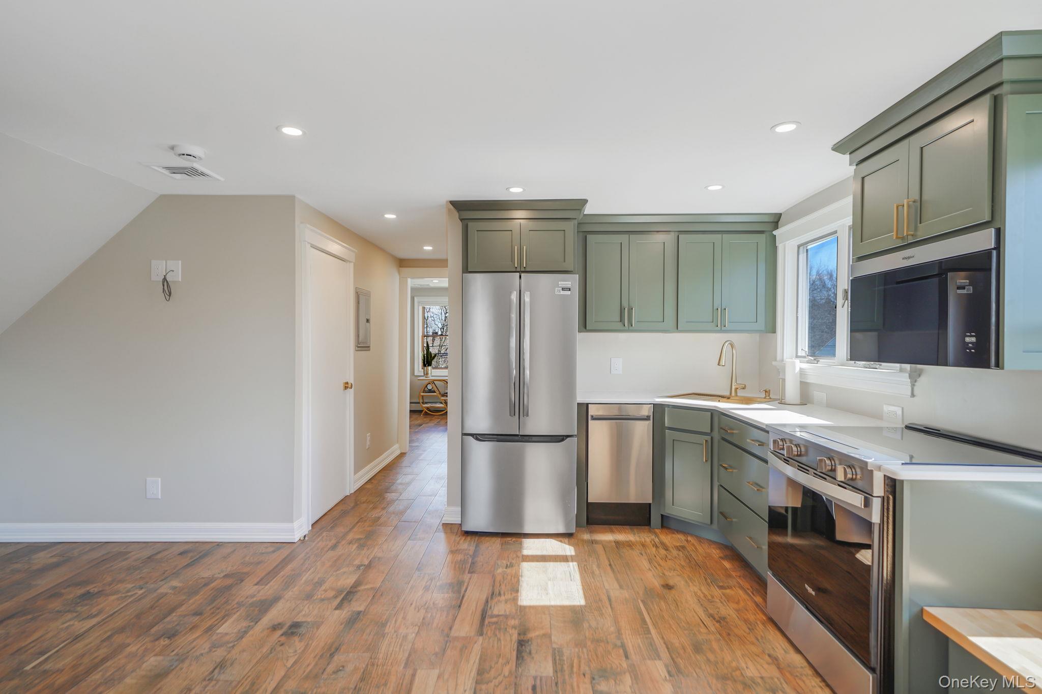 21 Adams Street N, Farmingdale, NY 11735