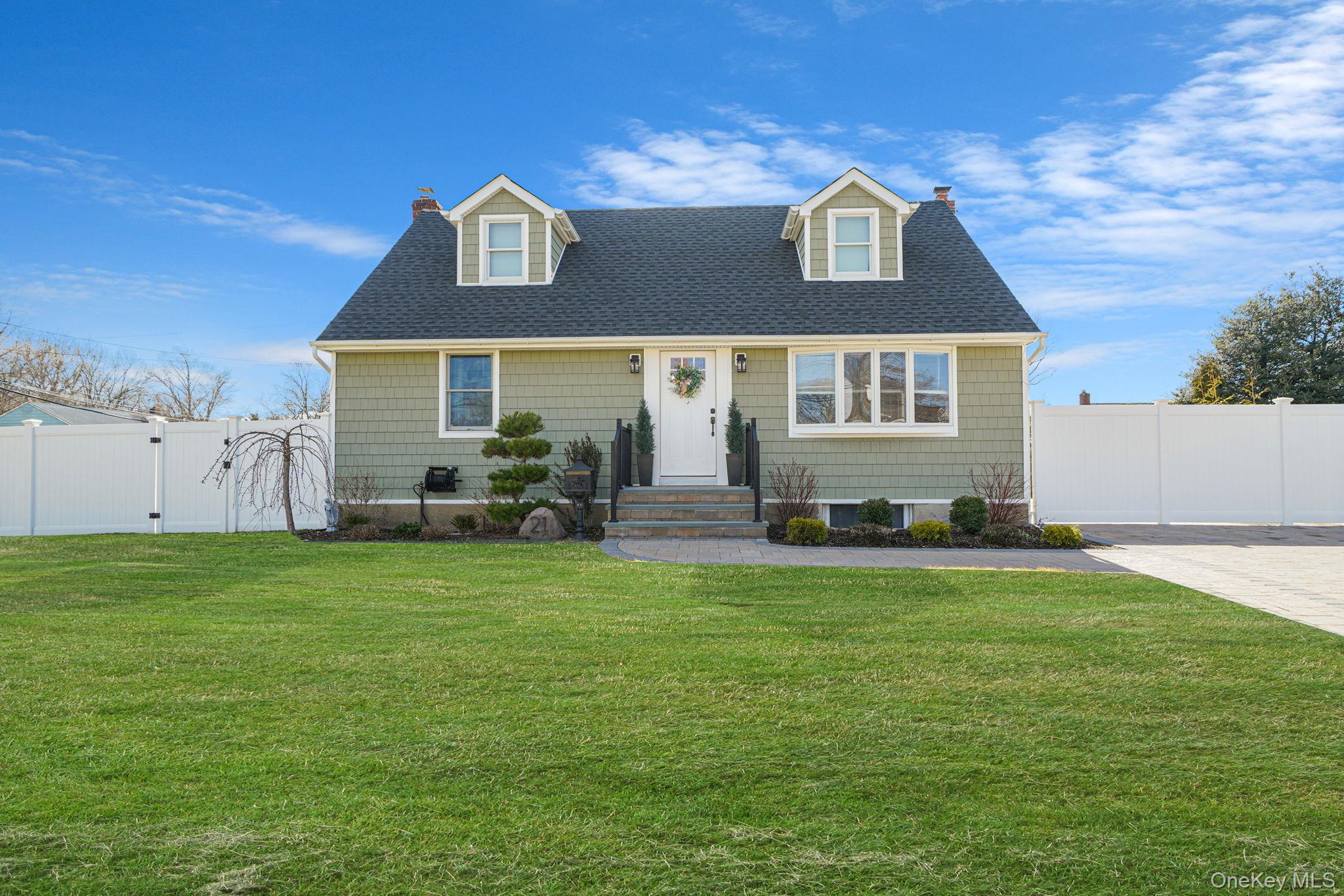 21 Adams Street N, Farmingdale, NY 11735