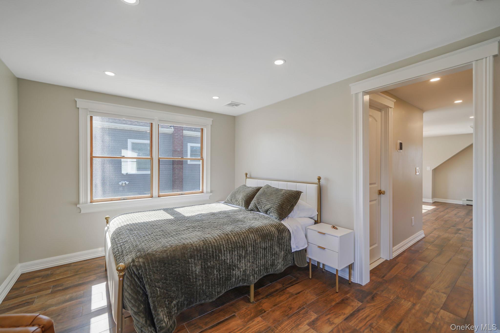 21 Adams Street N, Farmingdale, NY 11735