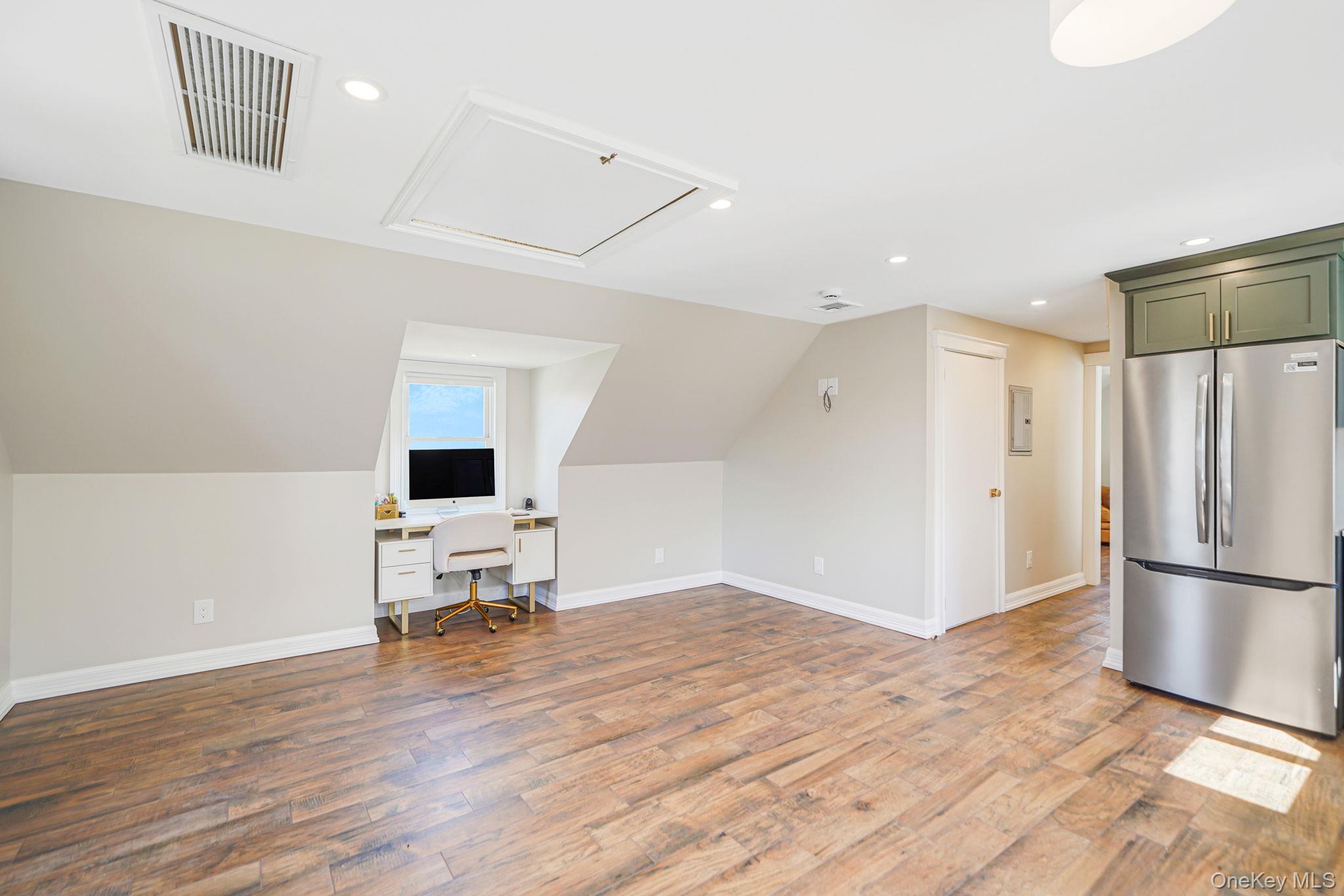 21 Adams Street N, Farmingdale, NY 11735