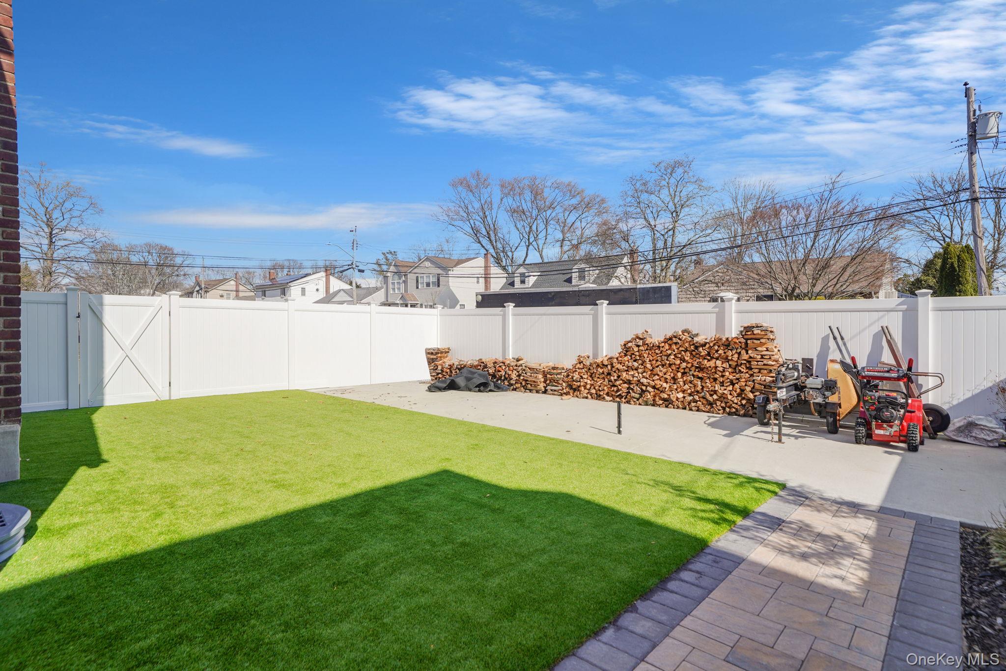 21 Adams Street N, Farmingdale, NY 11735