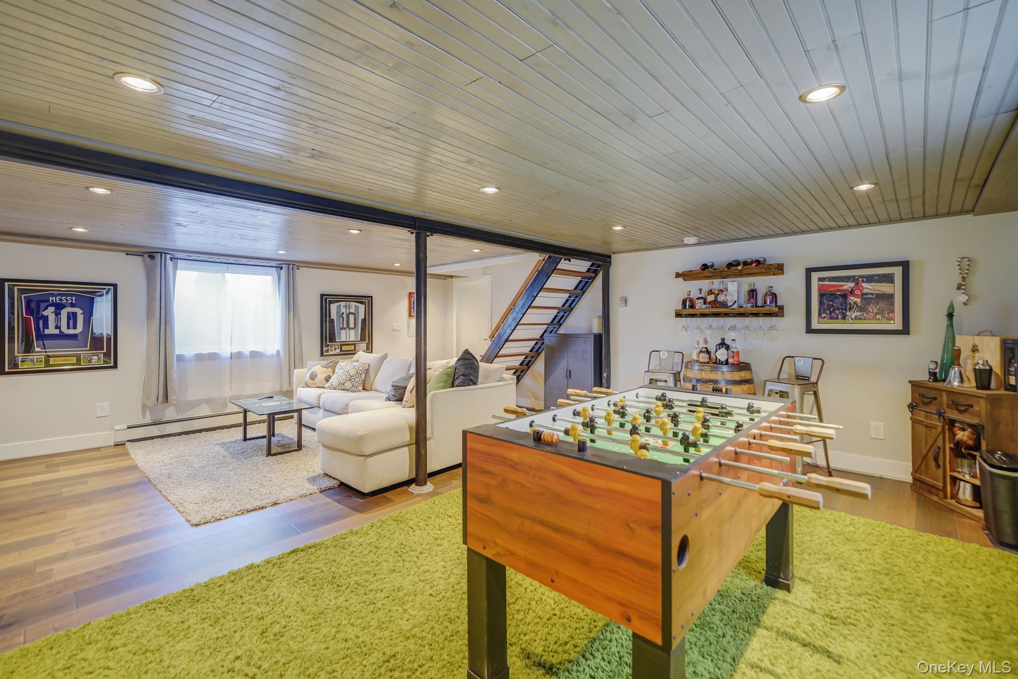 21 Adams Street N, Farmingdale, NY 11735