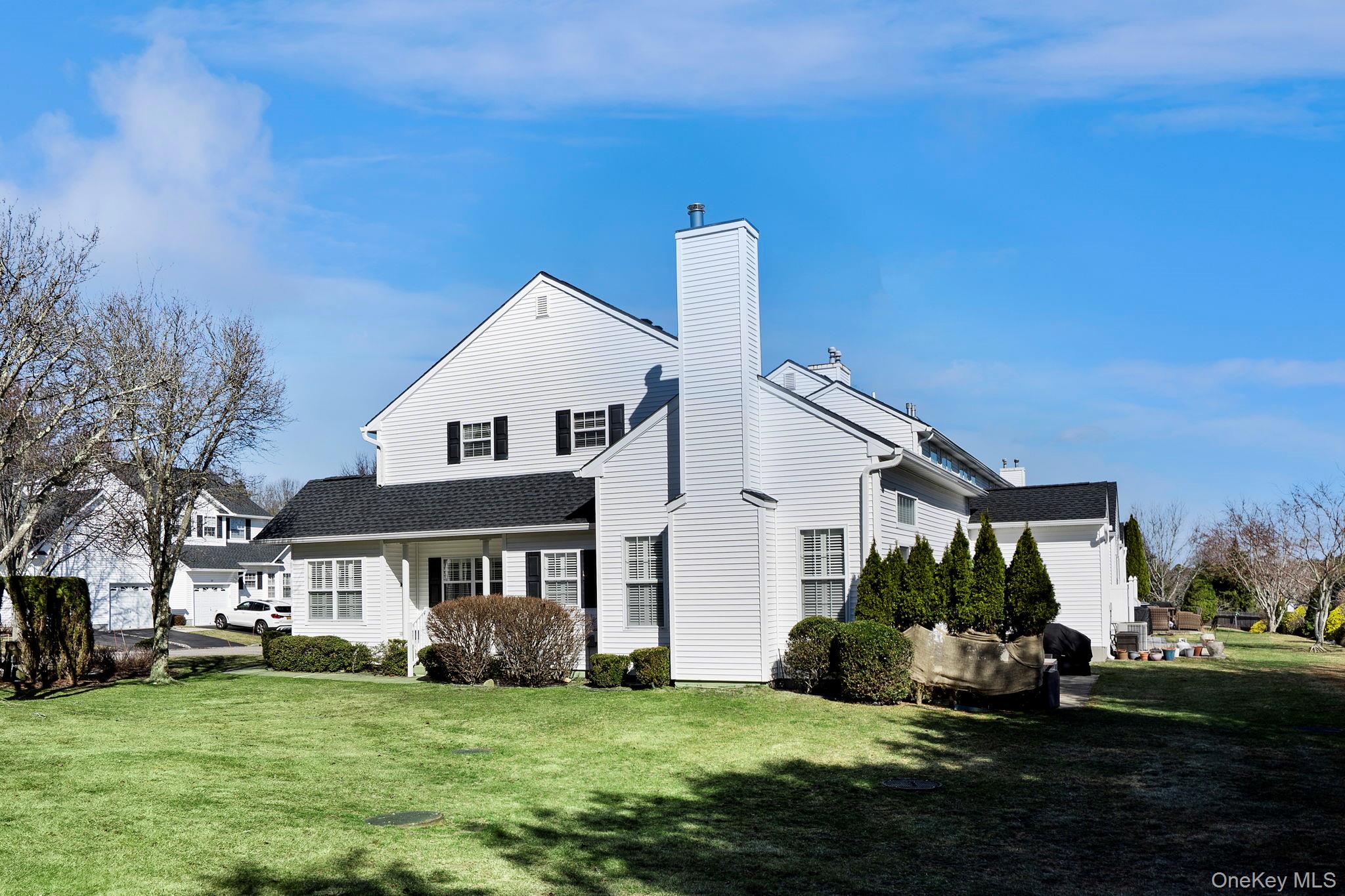 24 Brookville Way, Manorville, NY 11949