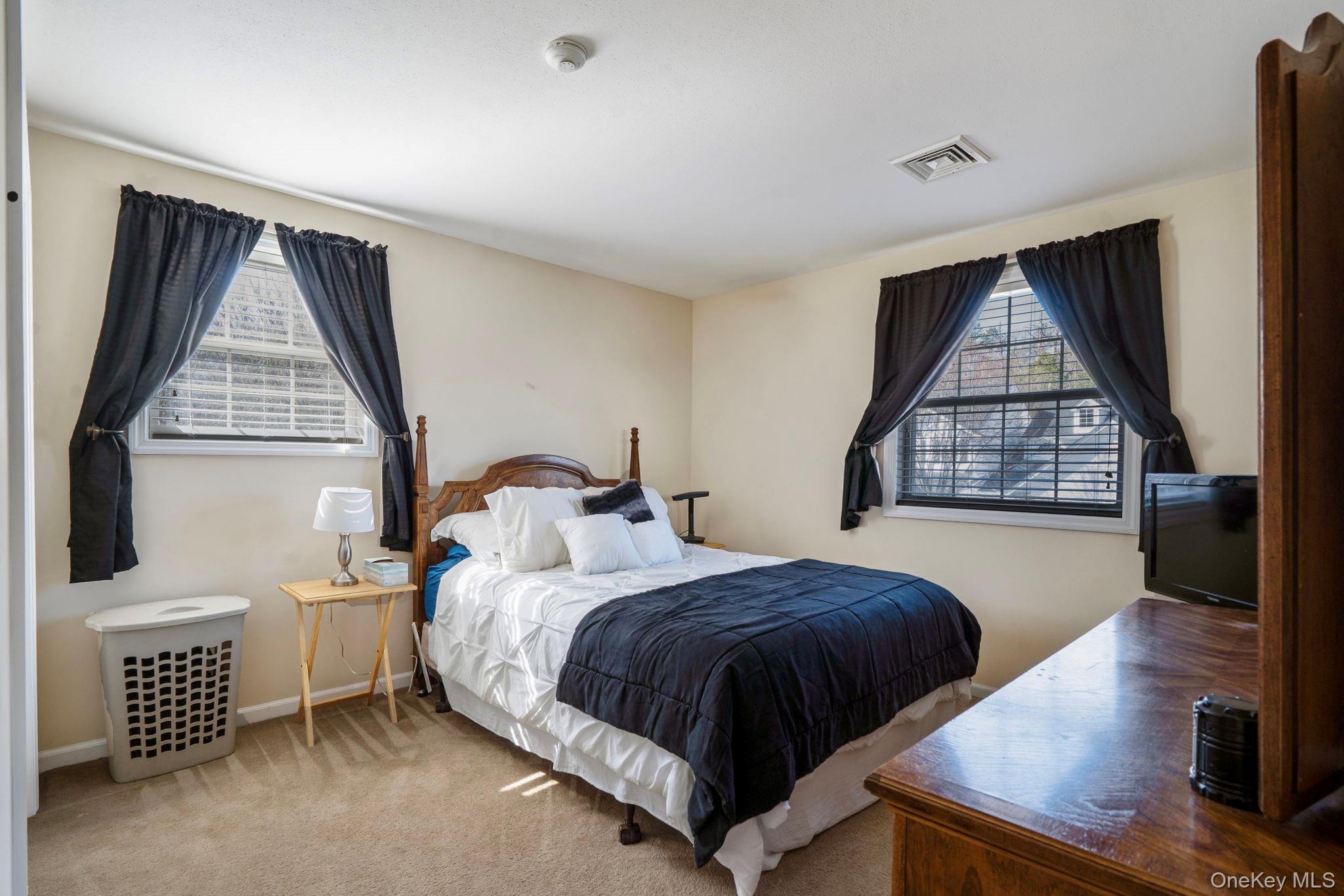 24 Brookville Way, Manorville, NY 11949