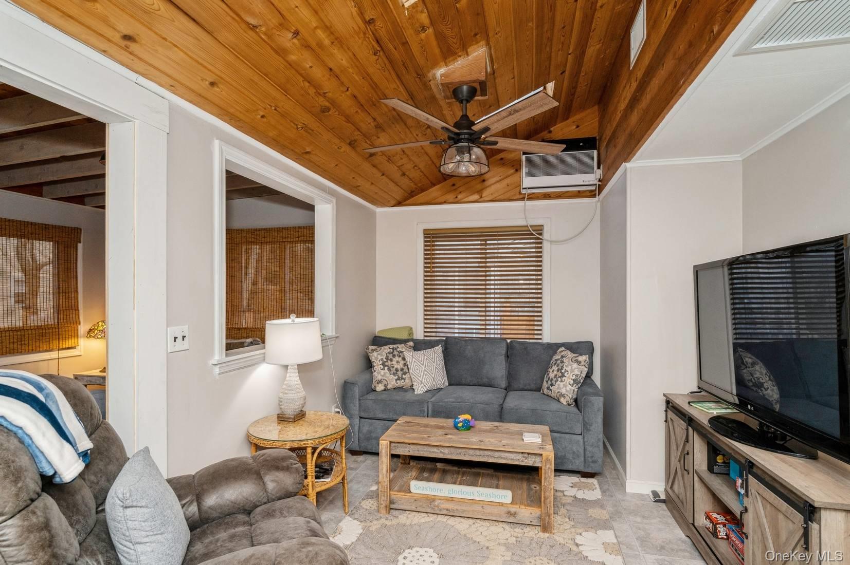 14 E Landing Road, Hampton Bays, NY 11946