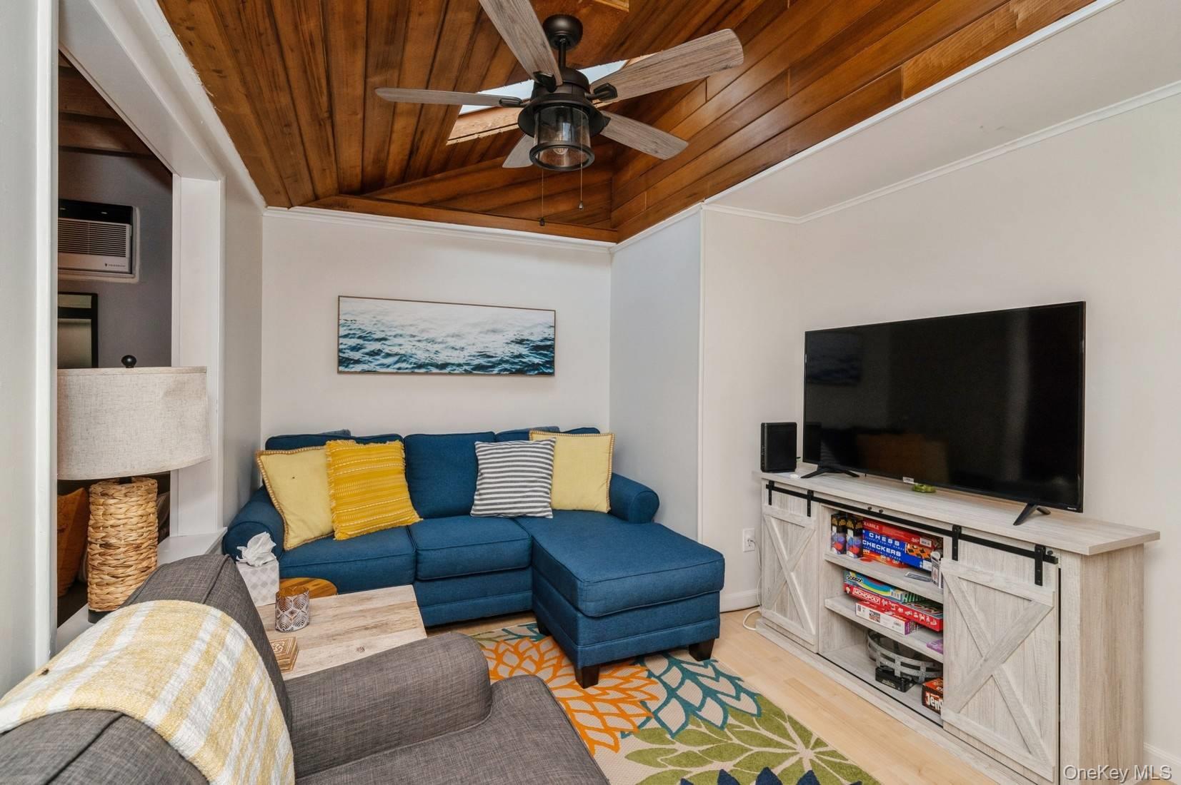 14 E Landing Road, Hampton Bays, NY 11946