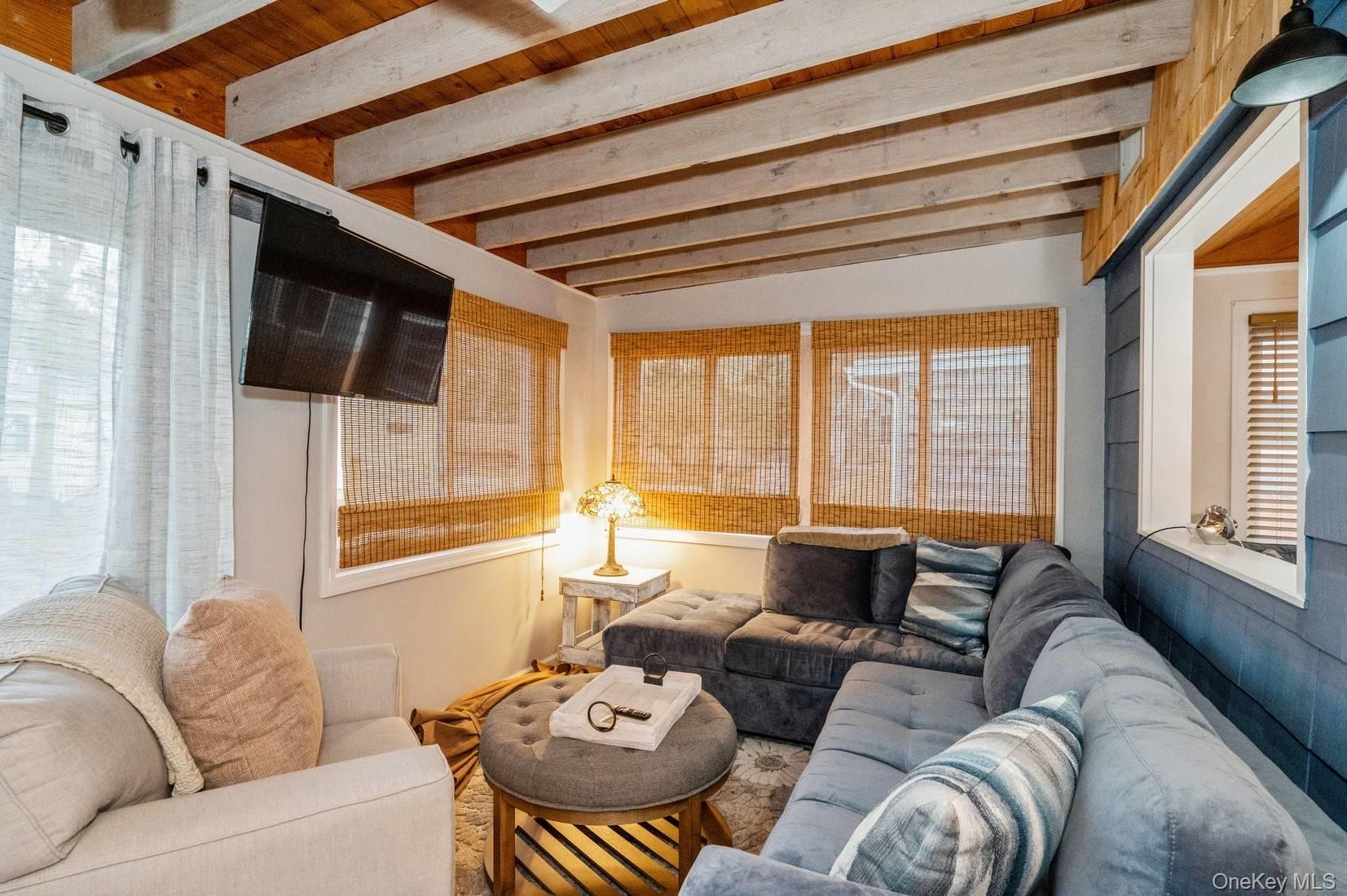 14 E Landing Road, Hampton Bays, NY 11946