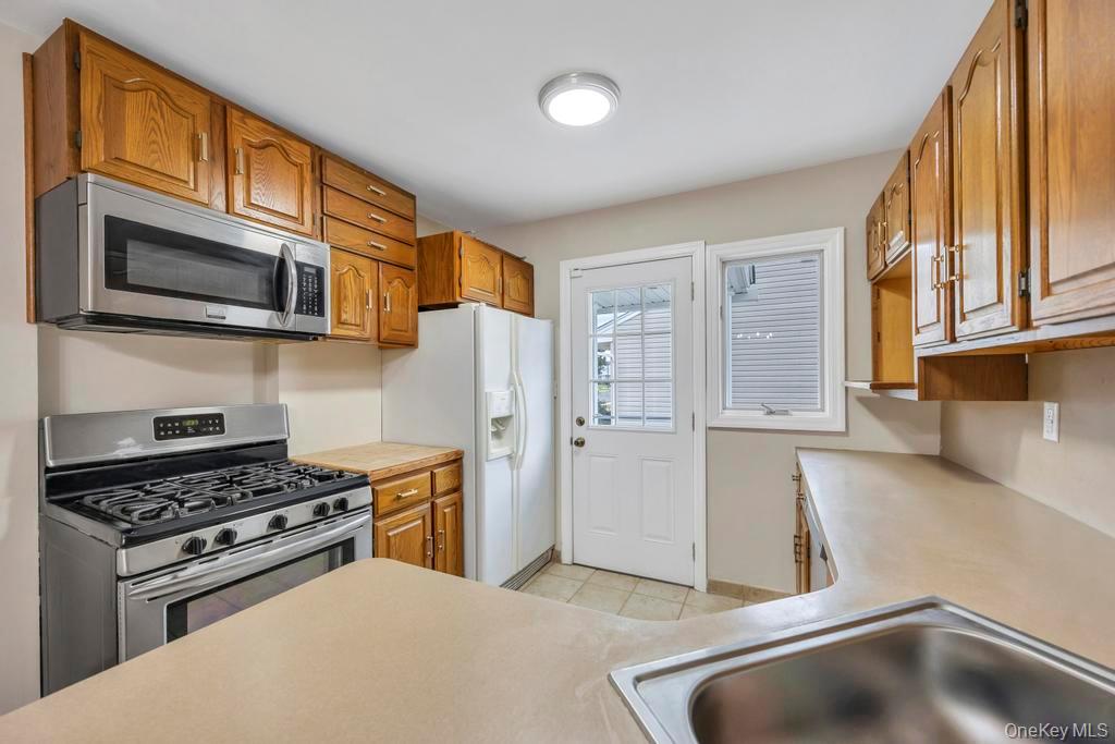 30 Andover Lane, Hicksville, NY 11801