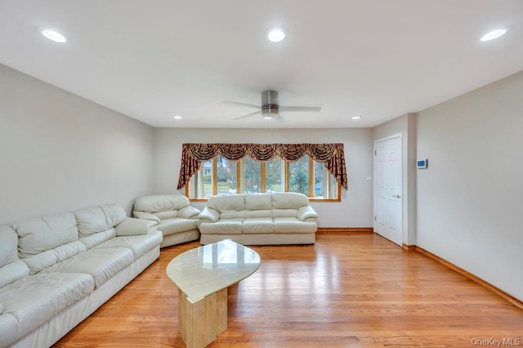 30 Andover Lane, Hicksville, NY 11801