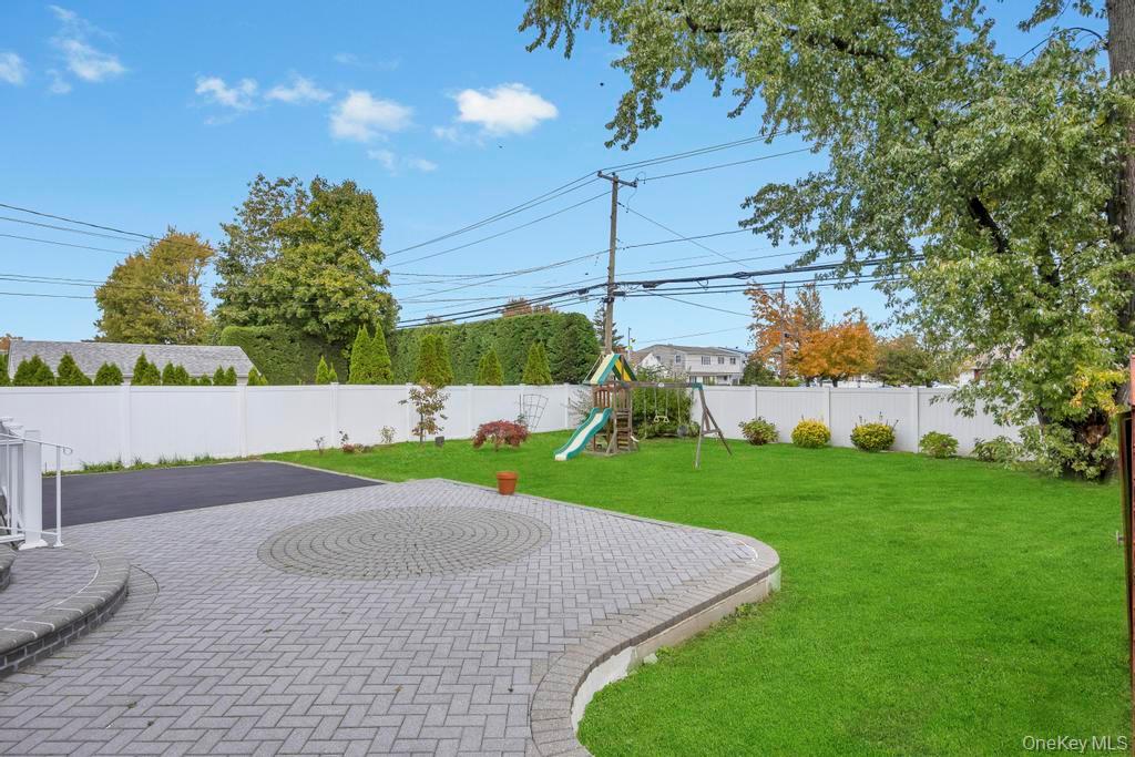 30 Andover Lane, Hicksville, NY 11801