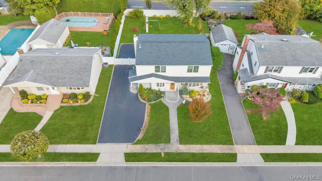 30 Andover Lane, Hicksville, NY 11801