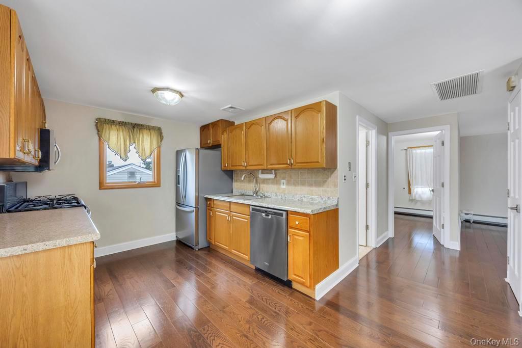 30 Andover Lane, Hicksville, NY 11801