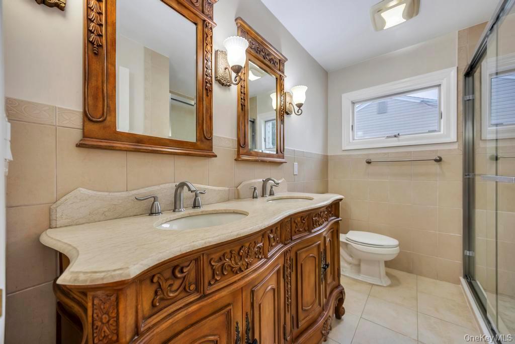 30 Andover Lane, Hicksville, NY 11801