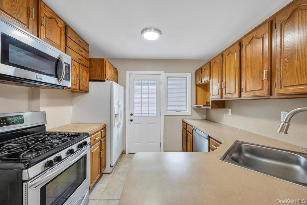 30 Andover Lane, Hicksville, NY 11801