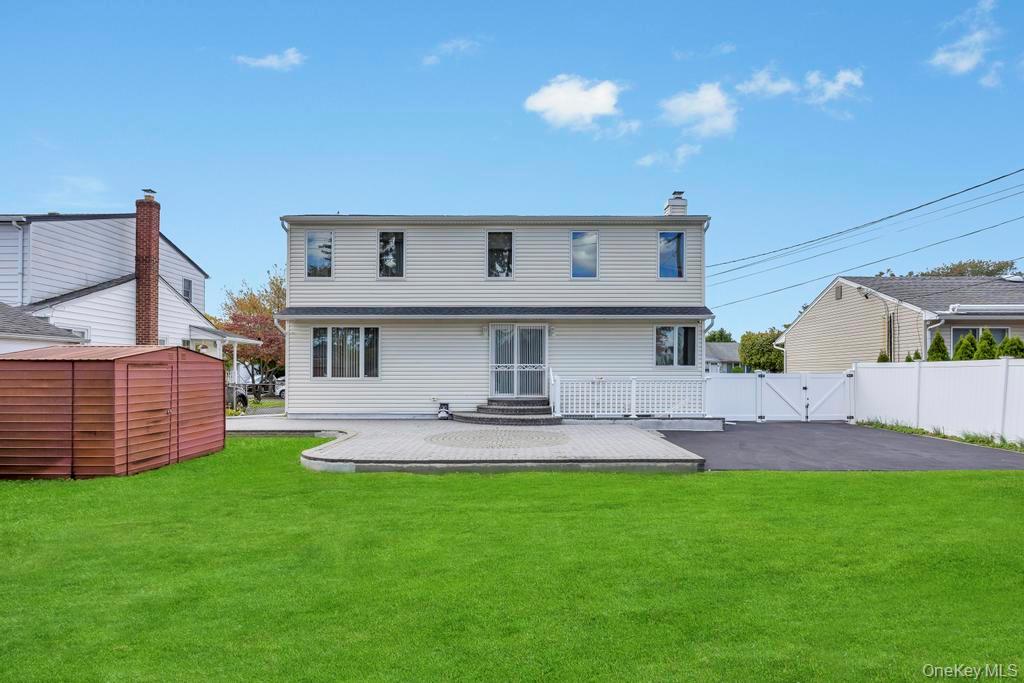 30 Andover Lane, Hicksville, NY 11801