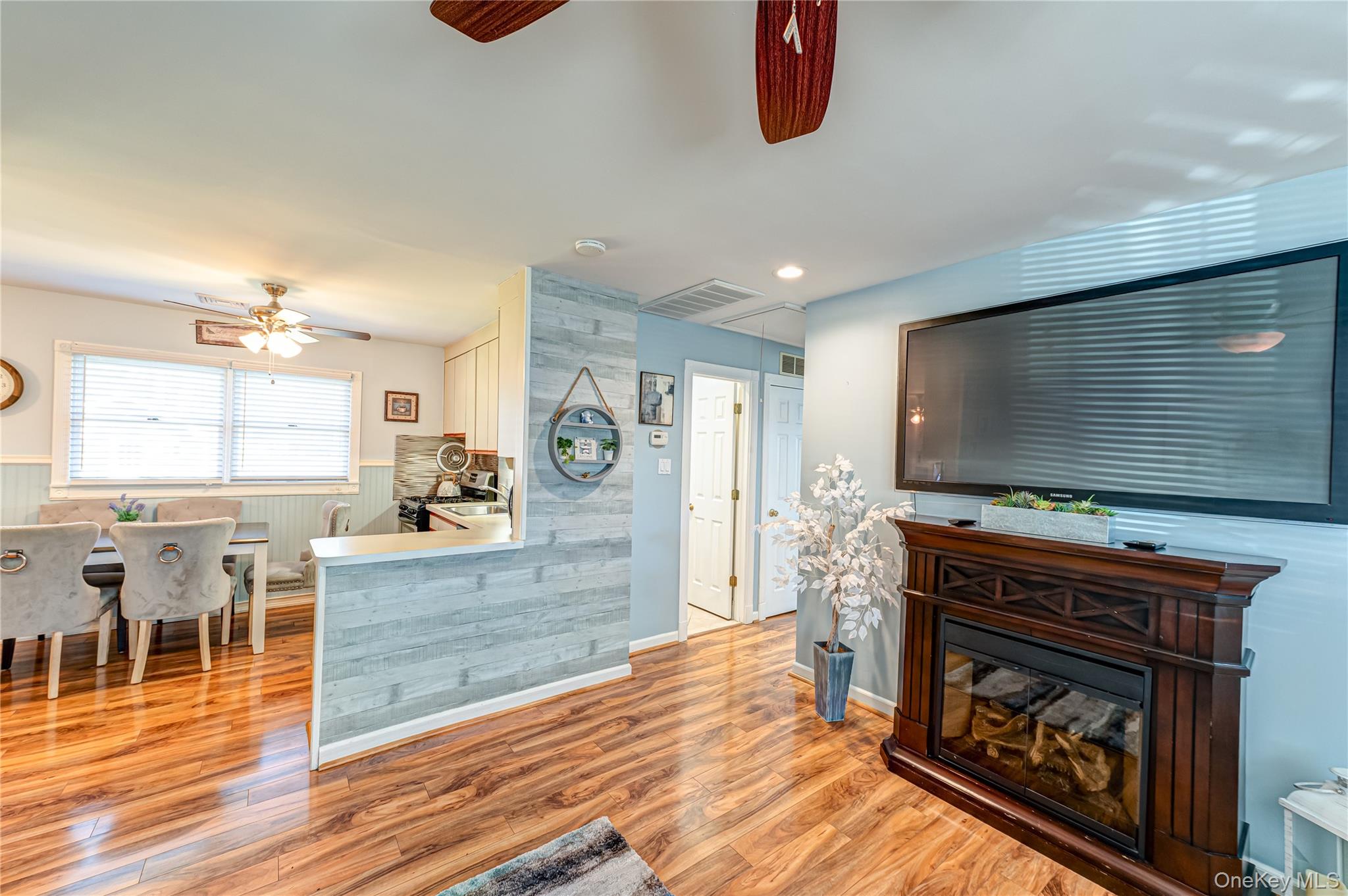 869 Udall Road, West Islip, NY 11795