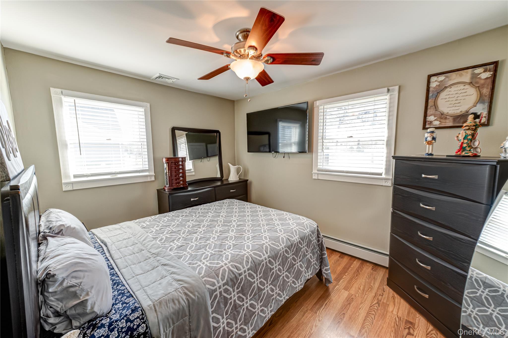 869 Udall Road, West Islip, NY 11795