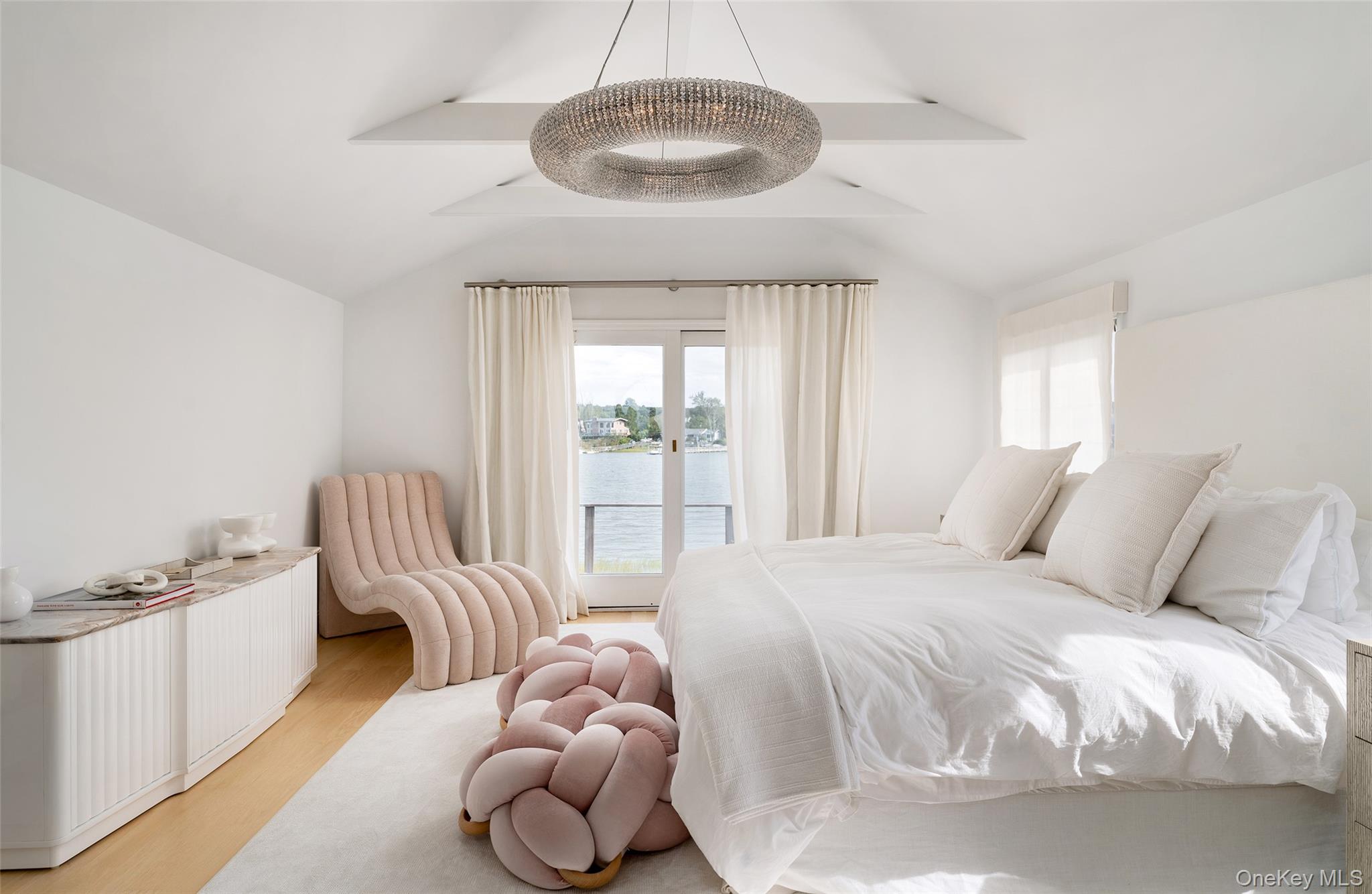 8 Landsend Lane, Southampton, NY 11968