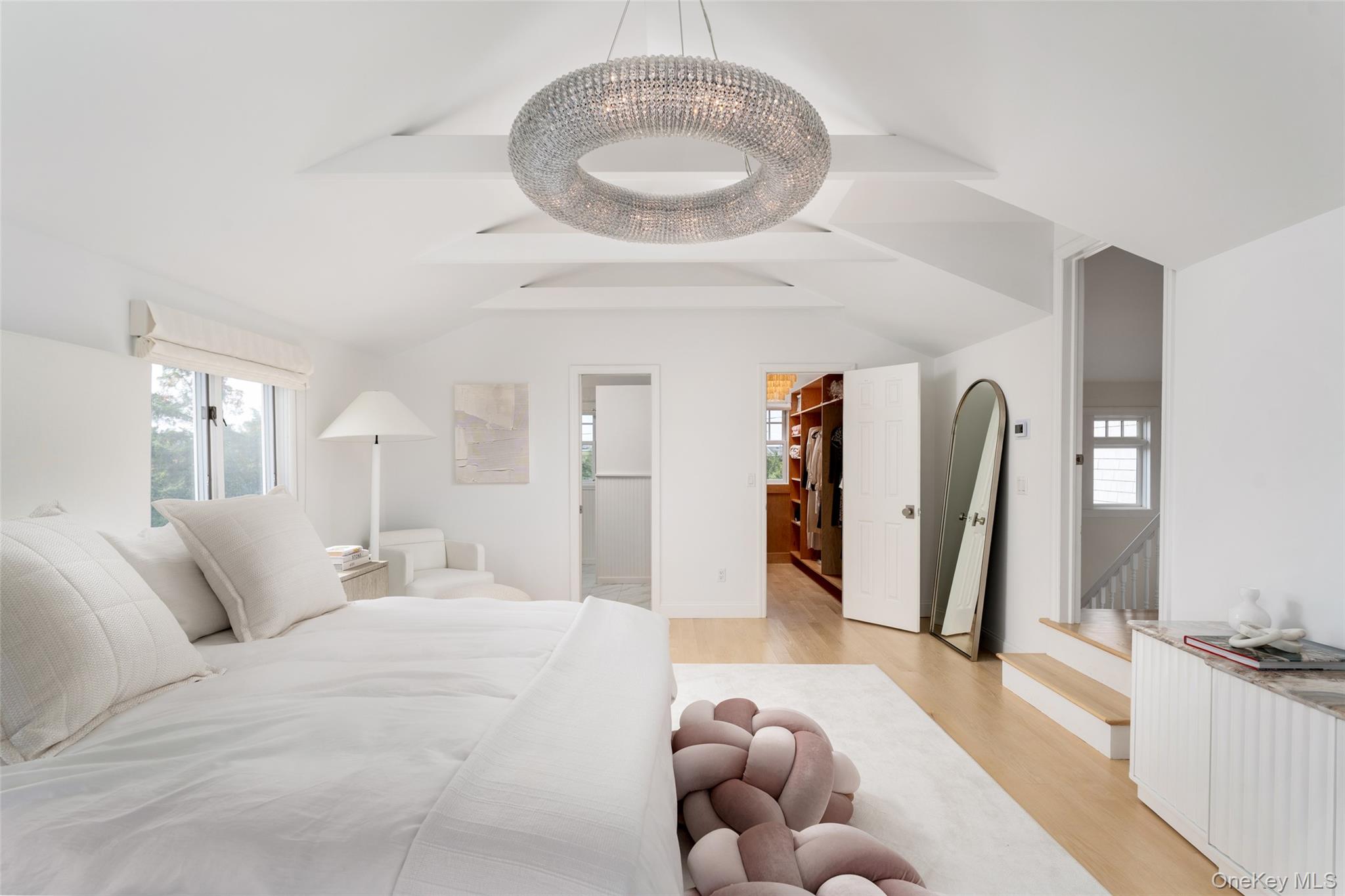 8 Landsend Lane, Southampton, NY 11968