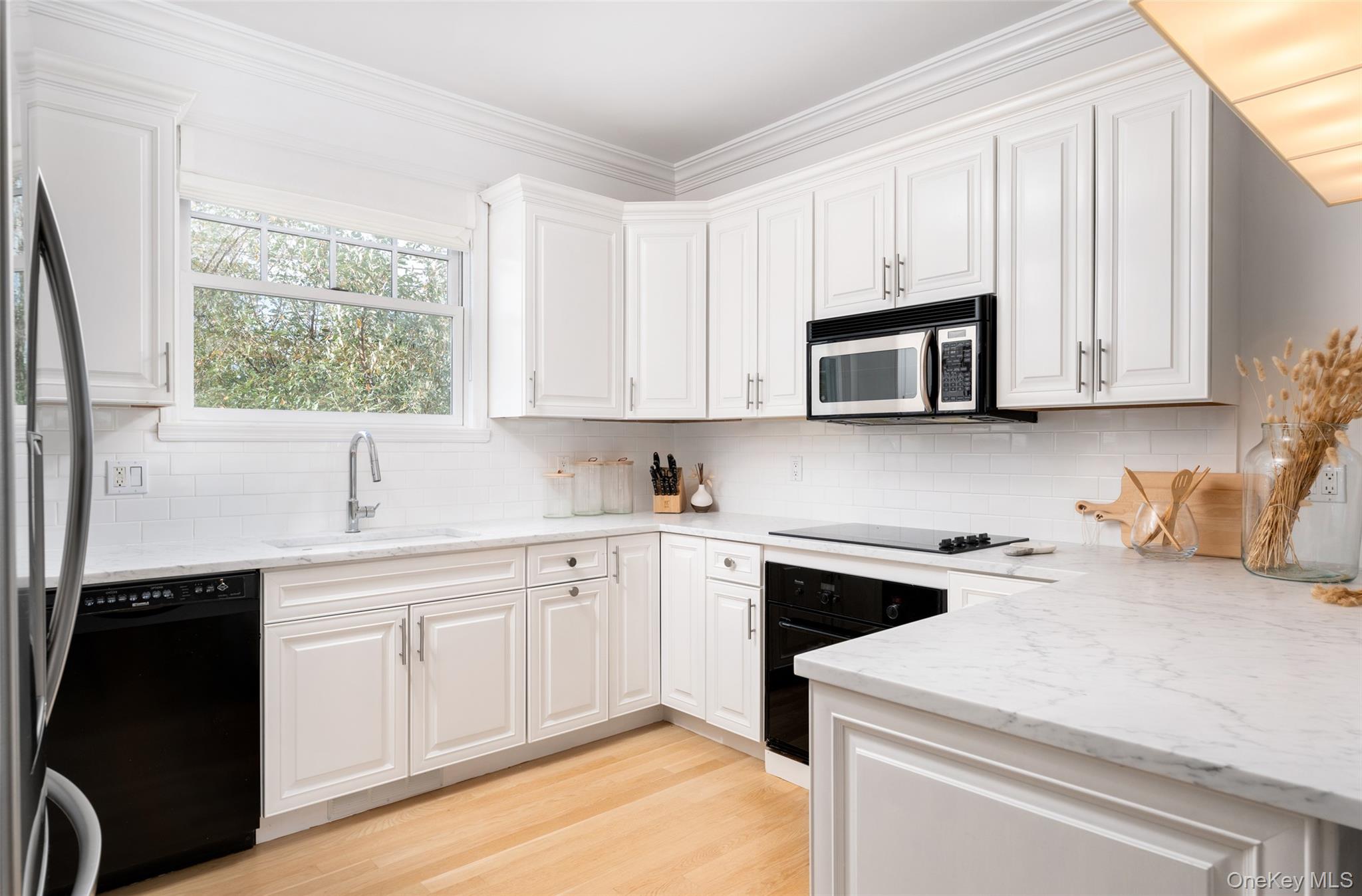 8 Landsend Lane, Southampton, NY 11968