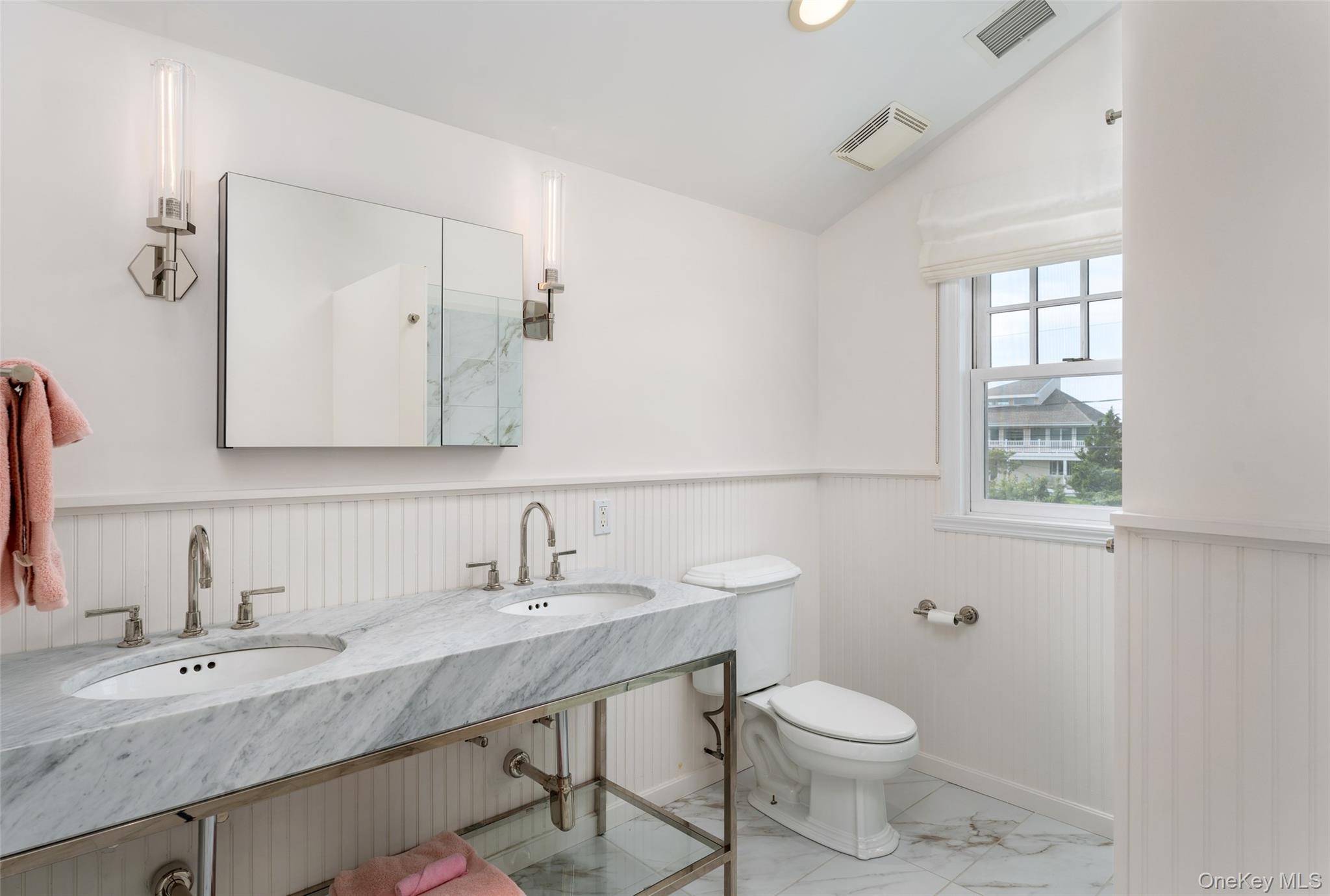 8 Landsend Lane, Southampton, NY 11968