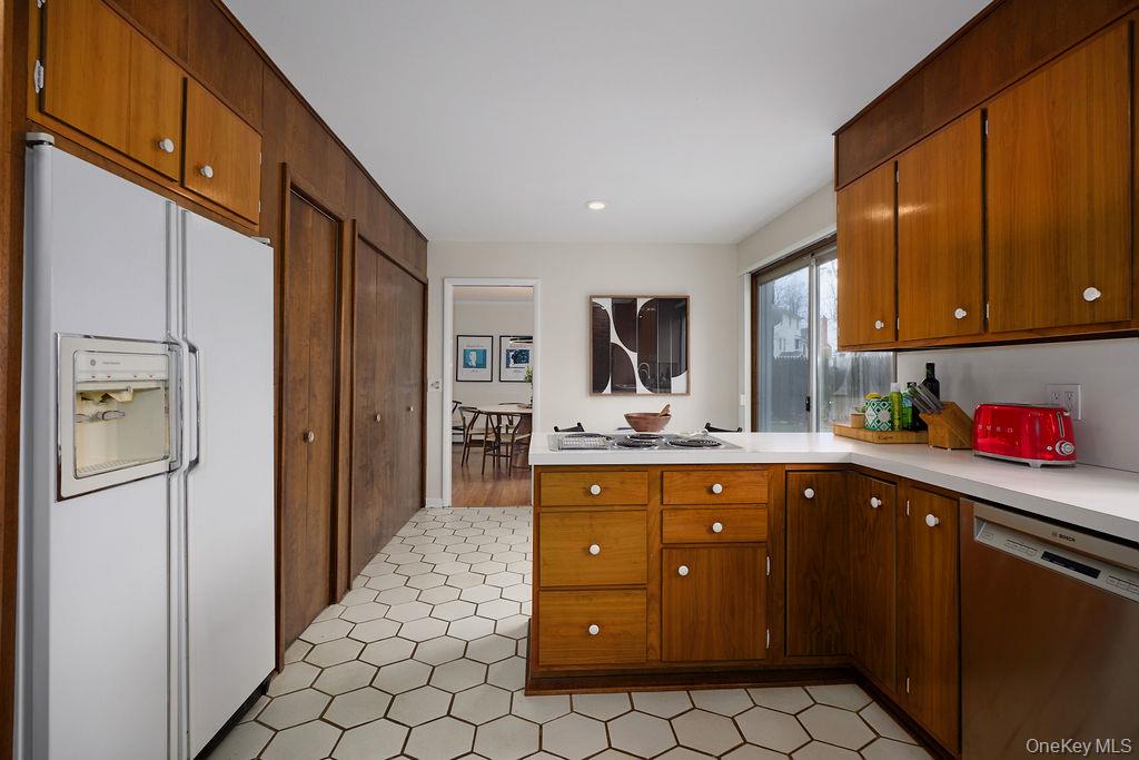 42 Thornwood Drive, Poughkeepsie, NY 12603