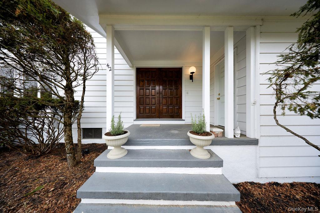 42 Thornwood Drive, Poughkeepsie, NY 12603