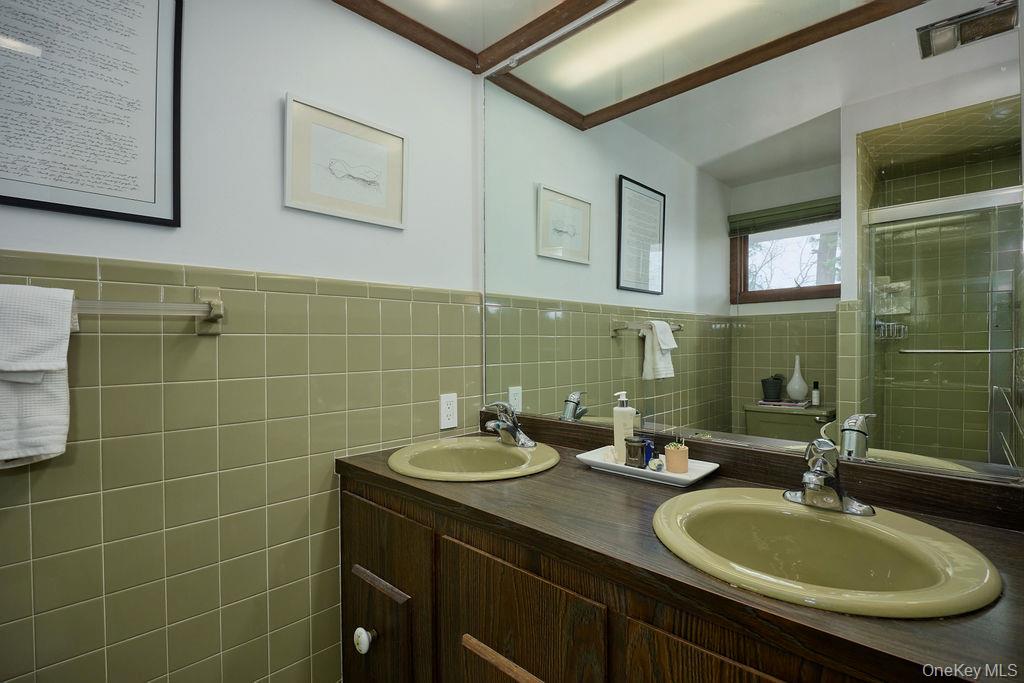 42 Thornwood Drive, Poughkeepsie, NY 12603