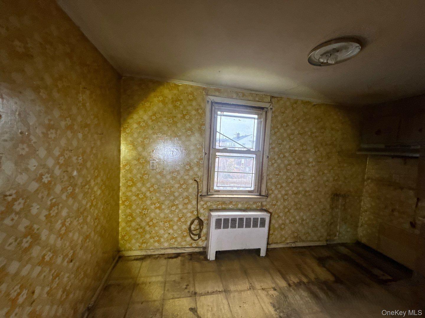 58 Roosevelt Place, Island Park, NY 11558