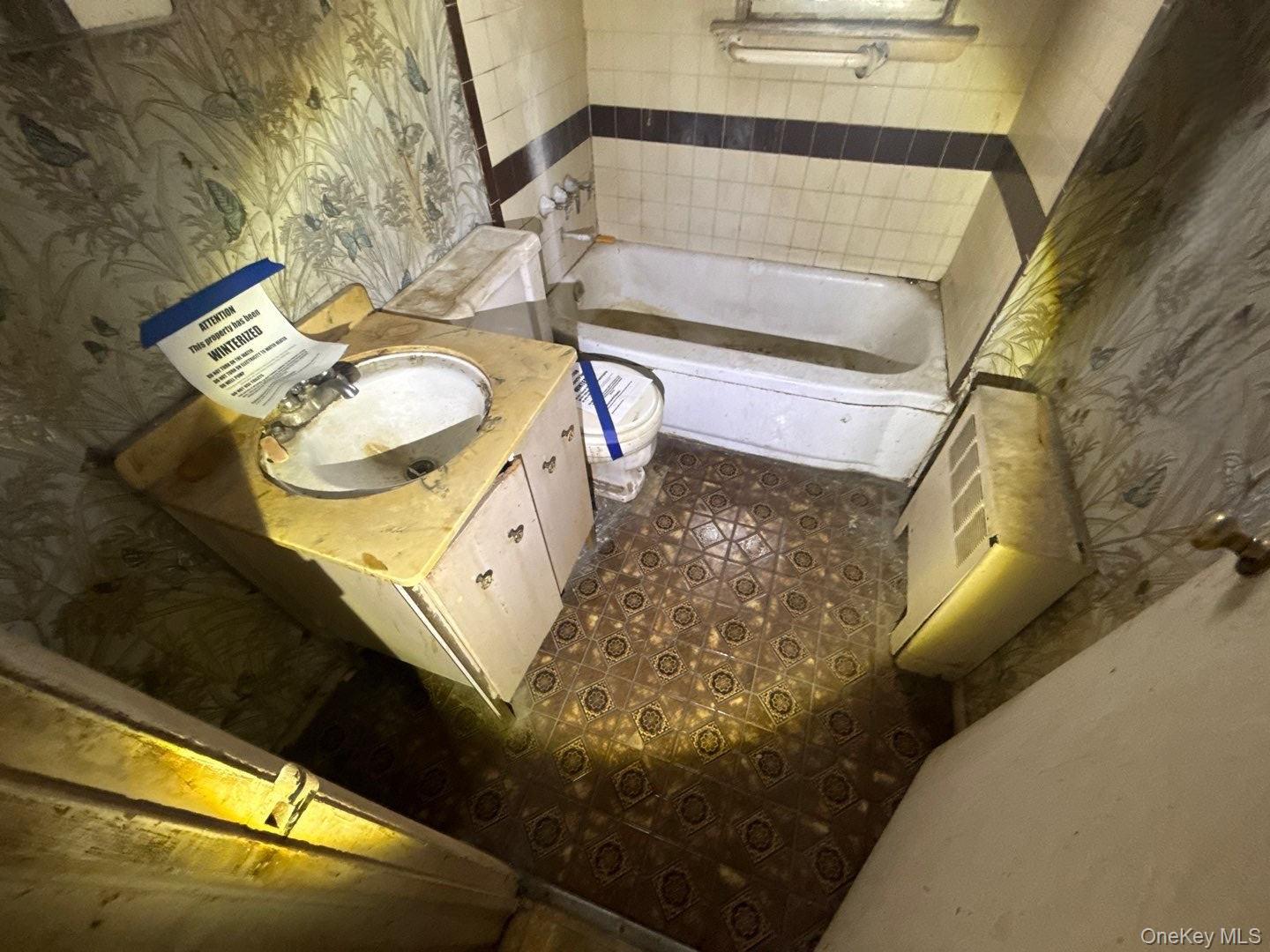 58 Roosevelt Place, Island Park, NY 11558