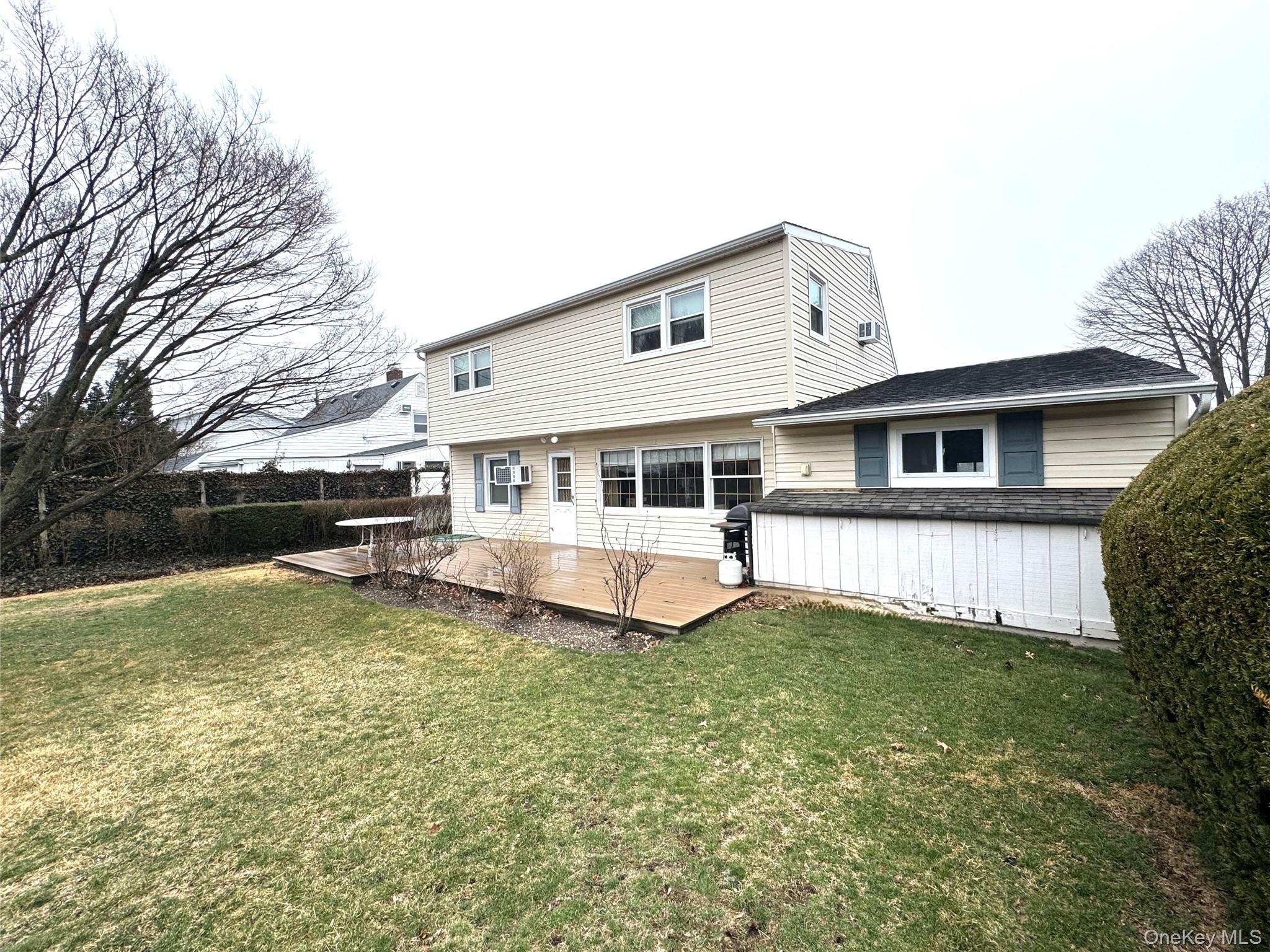 7 Woodpecker Lane, Levittown, NY 11756